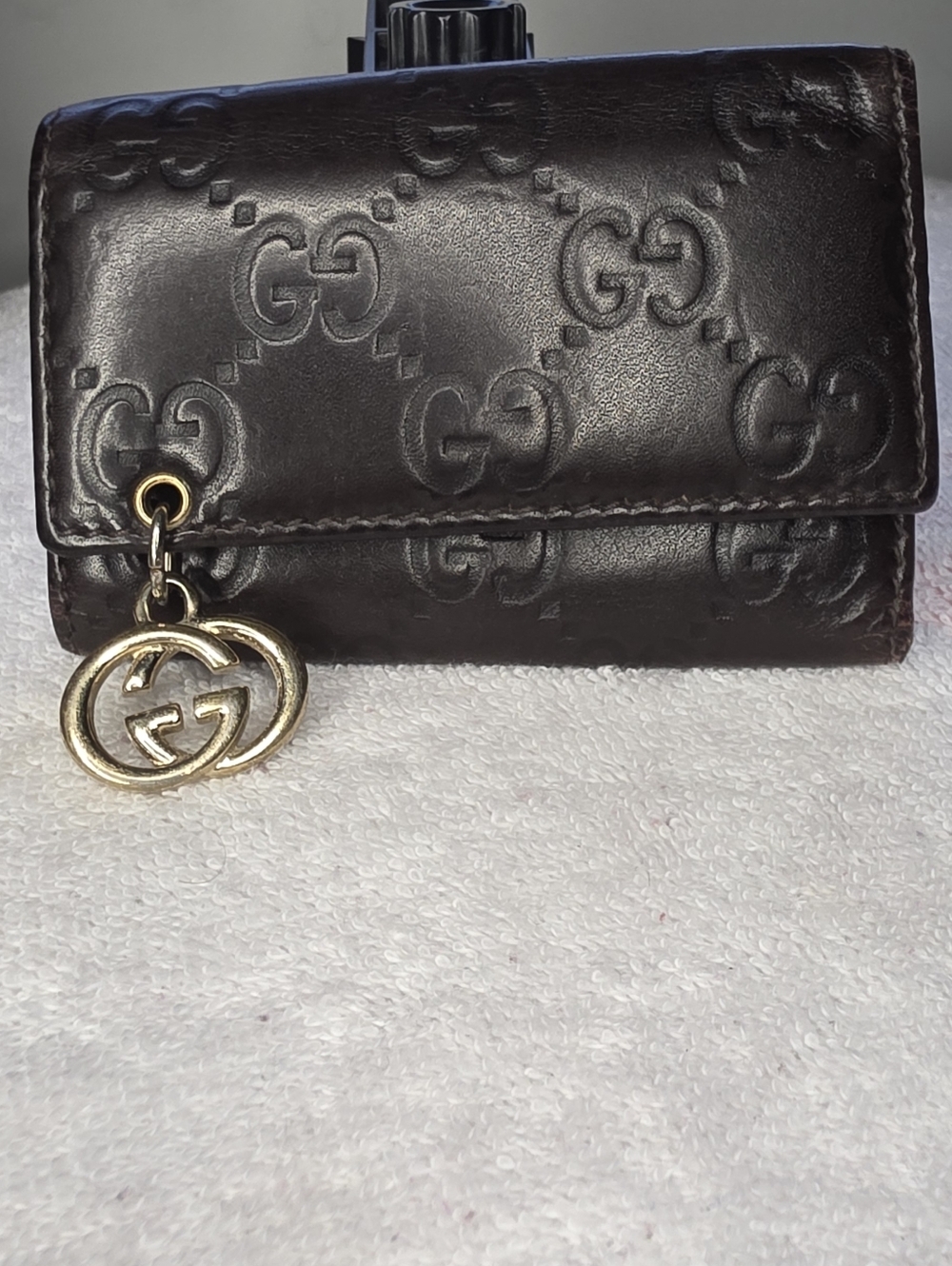 Authentic Gucci Brown Embossed Leather Key Pouch - Picture 5 of 6